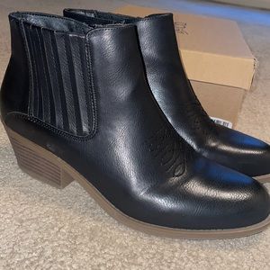 Frye and Co bootie black
